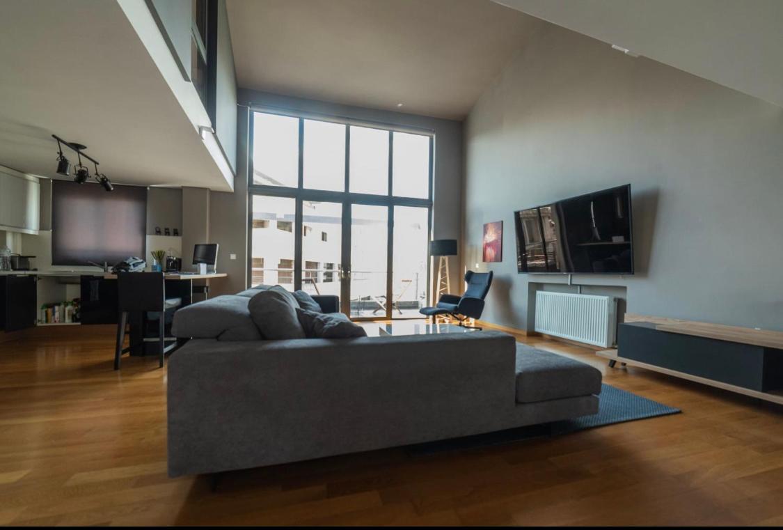 Minimal Brand New Loft Next To Subway Apartment Atena Exterior foto